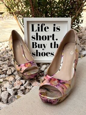 Mix No. 6 Floral Peep-Toe Platform Pumps in Metallic Pink and Gold